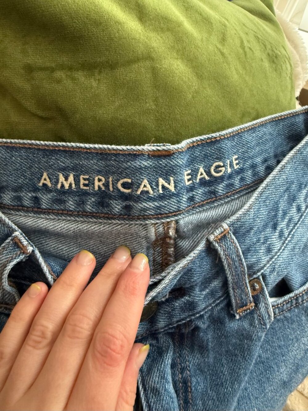 American Eagle Jean Mom Short, Size 2 - Picture 3 of 4